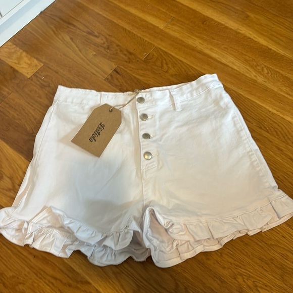 Listicle Pants - White ruffle denim stretch short